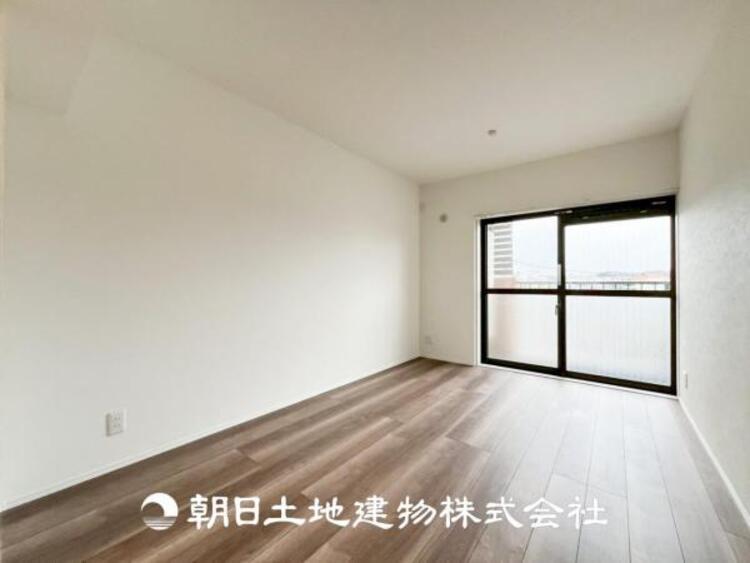 内装 【居室】設計者のセンスが求められる大切な空間だからこそ、落ち着いて過ごせる癒しと寛ぎの空間が欲しい。そんな願いを叶えました。