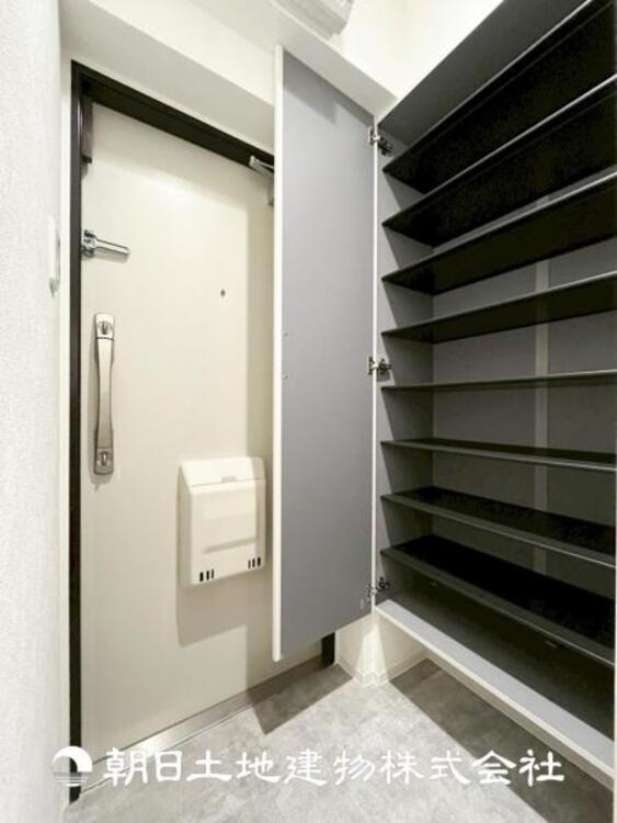 その他 【玄関】大切な家族、お客様をお迎えする玄関は住宅の入口。仕事が終わって疲れた日でも、あなたを受け入れてくれます。