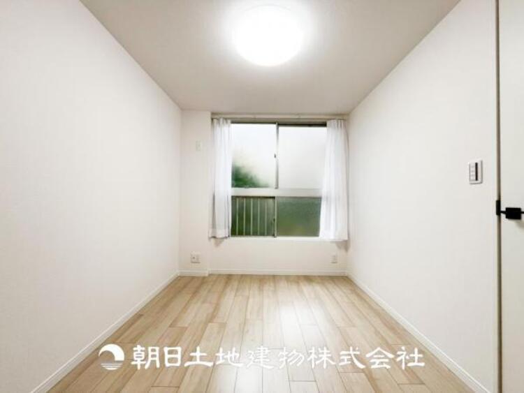 内装 【居室】設計者のセンスが求められる大切な空間だからこそ、落ち着いて過ごせる癒しと寛ぎの空間が欲しい。そんな願いを叶えました。