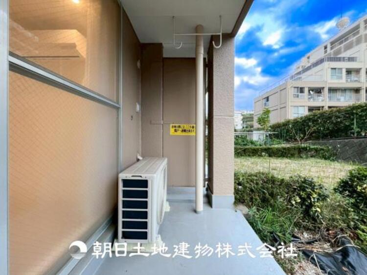 バルコニー 【バルコニー】温かい太陽を感じる事ができるのは、目の前に遮るものが無いから。彼方に広がる風景が絵画のように広がります。