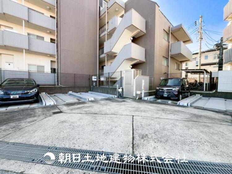 駐車場 【駐車場】 敷地内駐車スペース。日々の暮らしにも大切なスペースです。