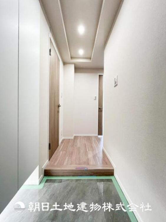 その他 【玄関】大切な家族、お客様をお迎えする玄関は住宅の入口。仕事が終わって疲れた日でも、あなたを受け入れてくれます。