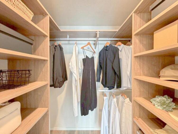 内装 居室はひとり時間を過ごせる安らげるお部屋として活用できます！収納スペースあり！荷物が多くても十分！！ベッドや勉強机、テレビなどを置きたい場合におすすめ！！過ごす時間が長くてもゆったり過ごせそうですね！