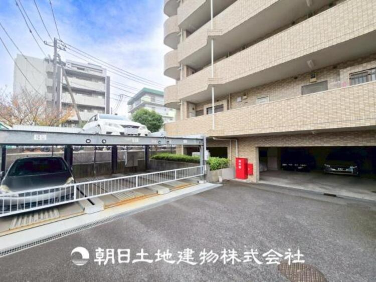 駐車場 【駐車場】 敷地内駐車スペース。日々の暮らしにも大切なスペースです。