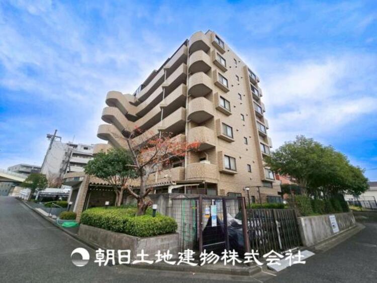 外観 【外観写真】当たり前の日常に、この開放感ある眺望と共に閑静な住宅街の季節感を演出する四季折々の変化を楽しめる心地よい場所となります。