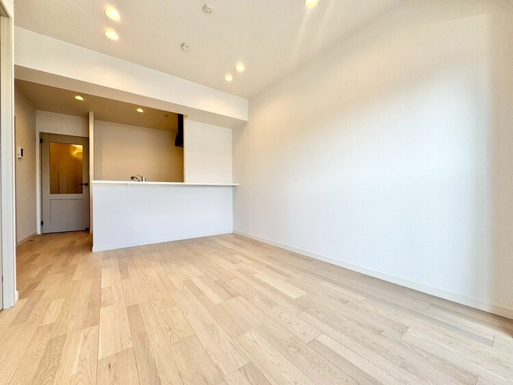 居間 忙しく過ぎゆく日常を置き去るほど、ゆったりした時間が流れるリビング。