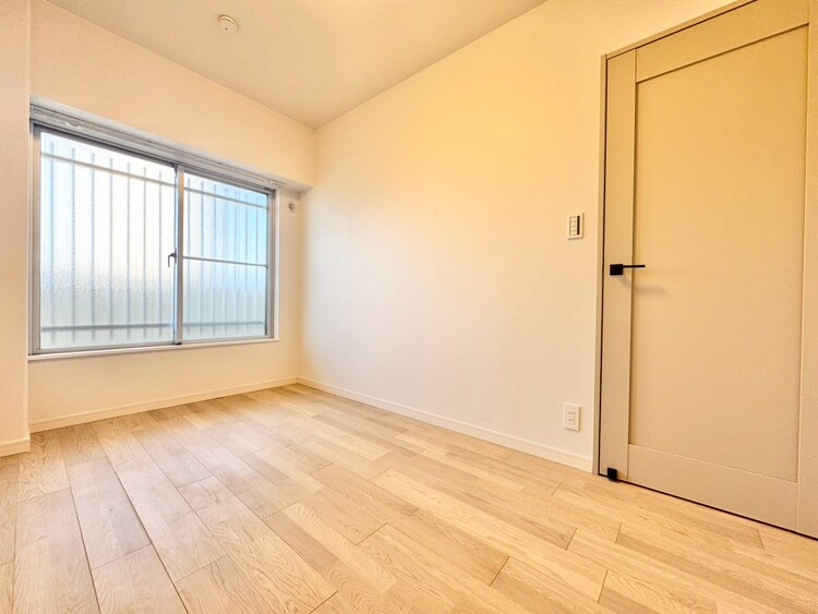 寝室 ベッドも十分に設置するスペースがあります。