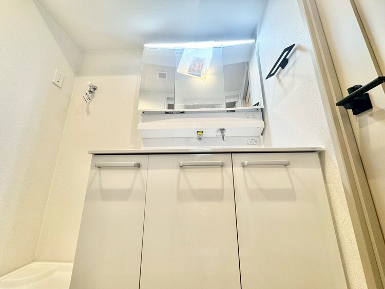 洗面 何かと物が増える場所だからこそ、スッキリと見映えの良い空間に。