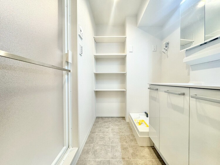 洗面 清潔感と心地よさを重視した、上質感漂うパウダールーム。