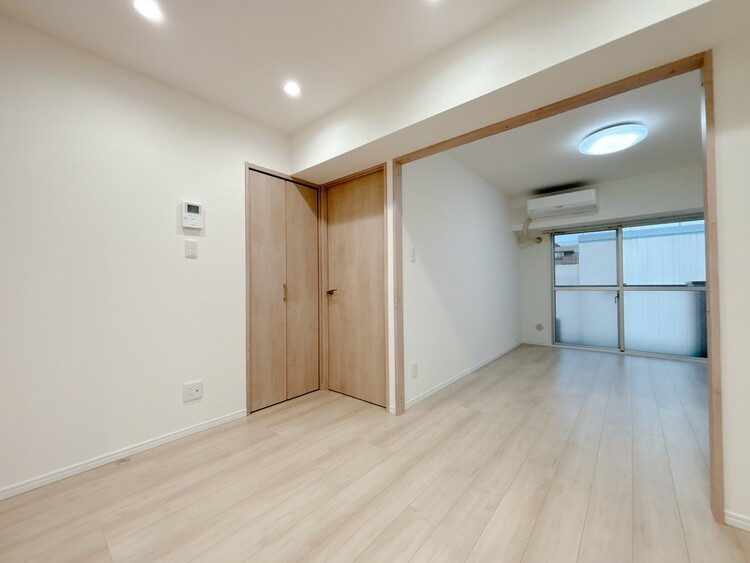 居間 居心地の良い空気感は、暮らしのステージを彩り、心からのやすらぎと満足感を与えてくれます。