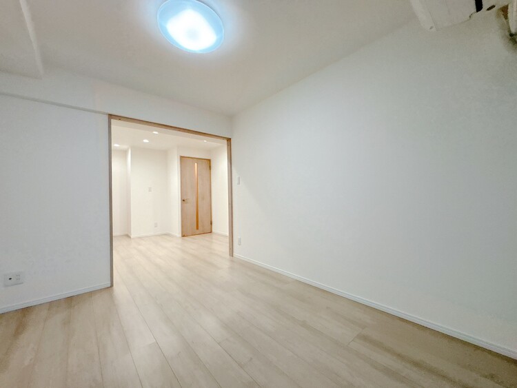 居間 飾り過ぎないシンプルな内装と偏り過ぎないデザインで統一しました。