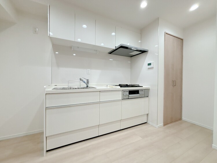 キッチン スマートな意匠と充実の機能を備えたキッチンが、暮らしにおいしい彩りを添えます。