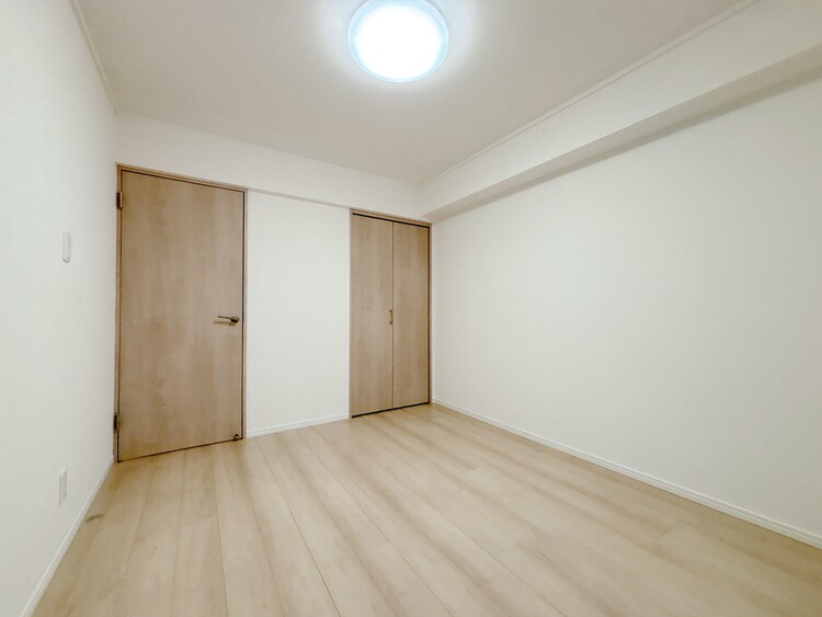 寝室 ベッドも十分に設置するスペースがあります。