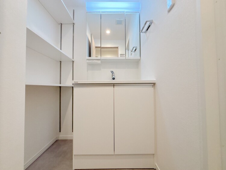 洗面 何かと物が増える場所だからこそ、スッキリと見映えの良い空間に。