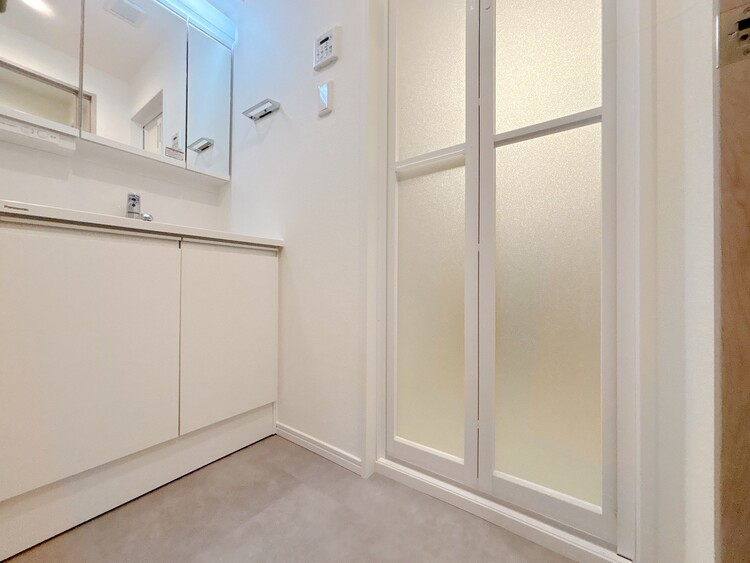 洗面 清潔感と心地よさを重視した、上質感漂うパウダールーム。