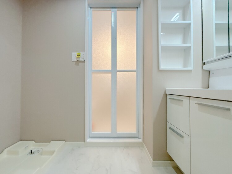 洗面 清潔感と心地よさを重視した、上質感漂うパウダールーム。