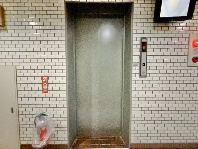 設備 エレベーターの管理も、きちんと行き届いてます。