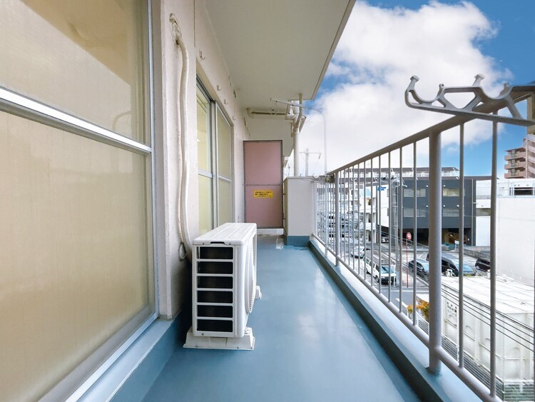 バルコニー 暮らしの中で、光と風を演出してくれるバルコニー。