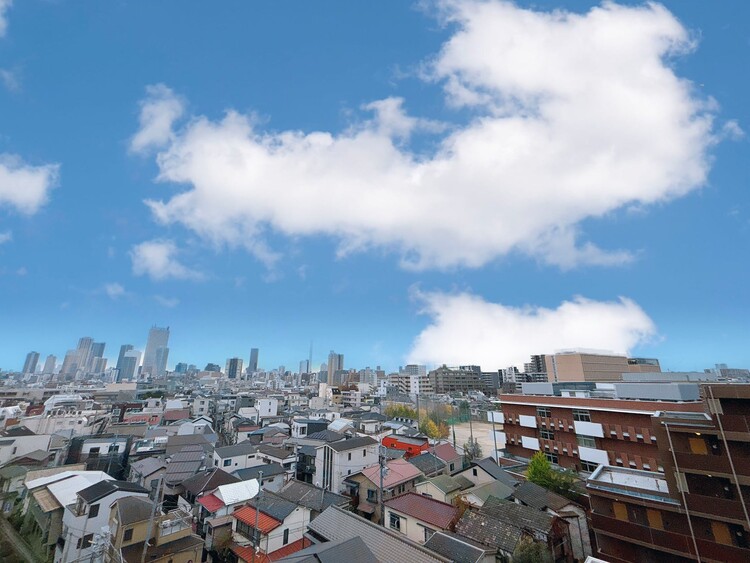 バルコニー 窓を開けると広がる青空。心をリフレッシュして日々を過ごしていきましょう。