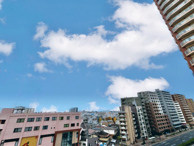 バルコニー 頬をなでる、優しい風を感じることが出来ます。