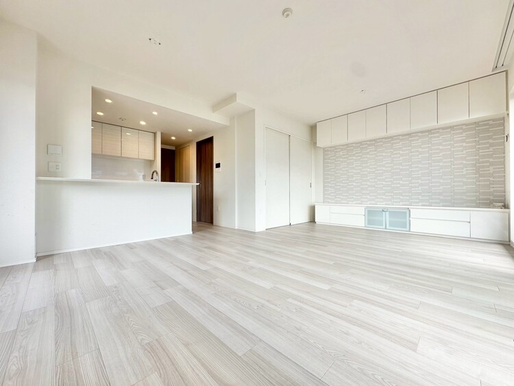 居間 飾り過ぎないシンプルな内装と偏り過ぎないデザインで統一しました。