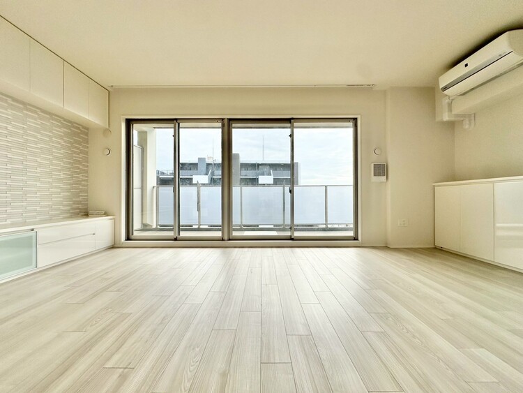 居間 忙しく過ぎゆく日常を置き去るほど、ゆったりした時間が流れるリビング。