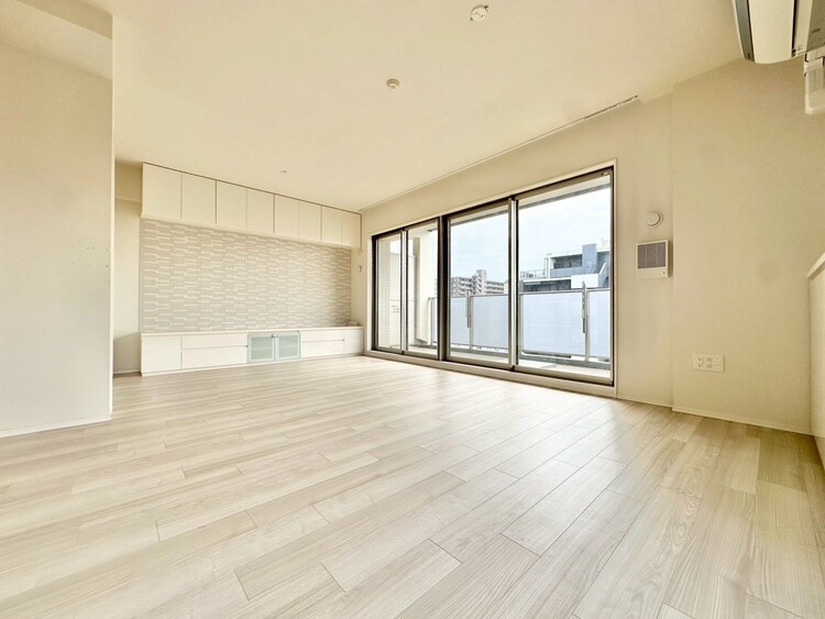 居間 居心地の良い空気感は、暮らしのステージを彩り、心からのやすらぎと満足感を与えてくれます。