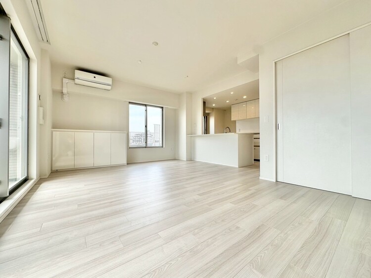 居間 快適に過ごす毎日を求めて、暮らしの中でご自身の「マイホーム」に創り上げてください。