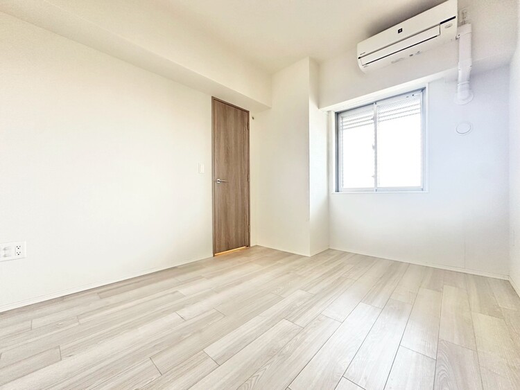 寝室 ベッドも十分に設置するスペースがあります。