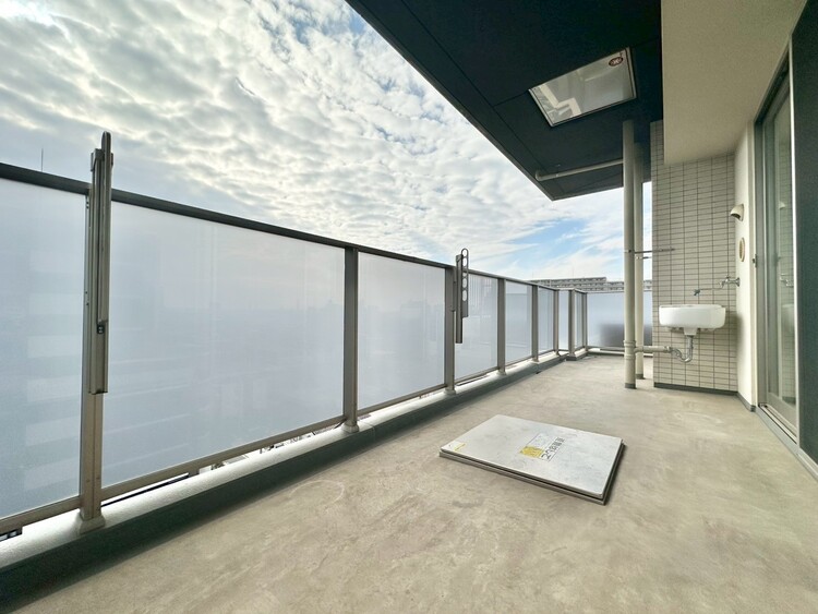 バルコニー 暮らしの中で、光と風を演出してくれるバルコニー。