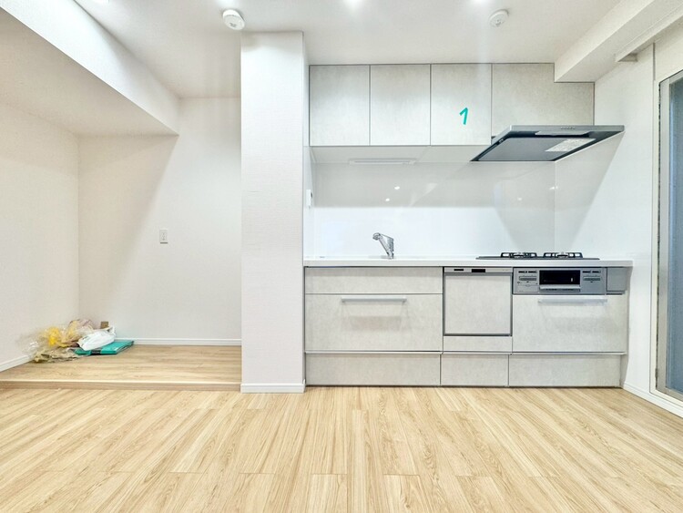 キッチン スマートな意匠と充実の機能を備えたキッチンが、暮らしにおいしい彩りを添えます。