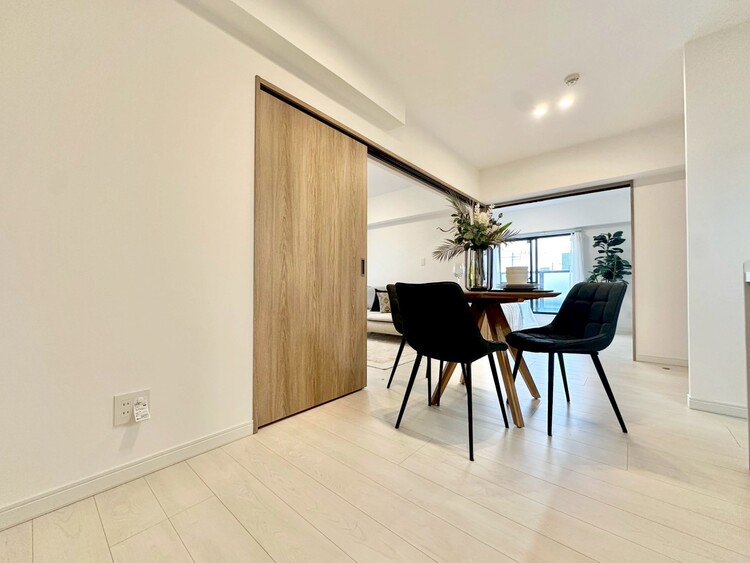 居間 居心地の良い空気感は、暮らしのステージを彩り、心からのやすらぎと満足感を与えてくれます。