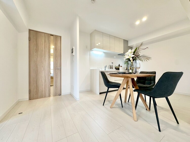 居間 快適に過ごす毎日を求めて、暮らしの中でご自身の「マイホーム」に創り上げてください。