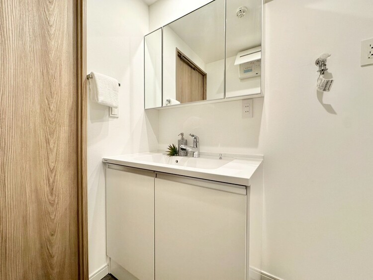 洗面 何かと物が増える場所だからこそ、スッキリと見映えの良い空間に。