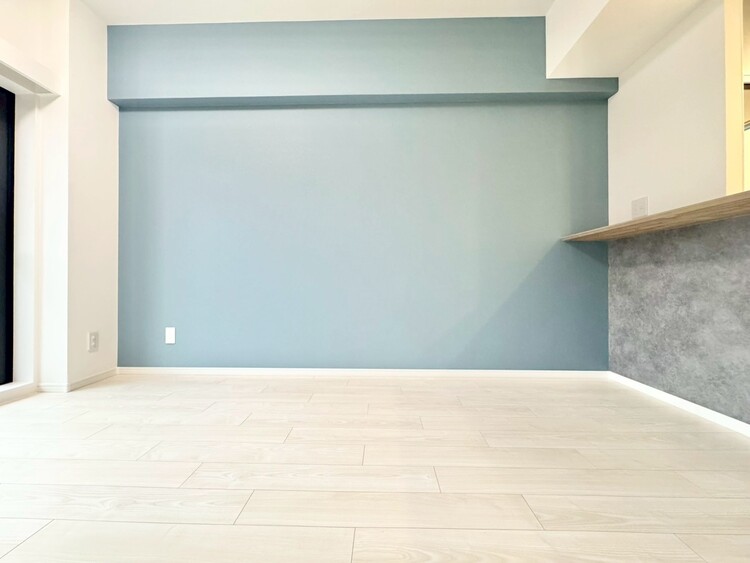 居間 忙しく過ぎゆく日常を置き去るほど、ゆったりした時間が流れるリビング。