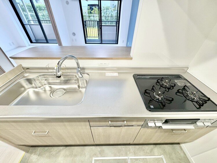 キッチン スマートな意匠と充実の機能を備えたキッチンが、暮らしにおいしい彩りを添えます。