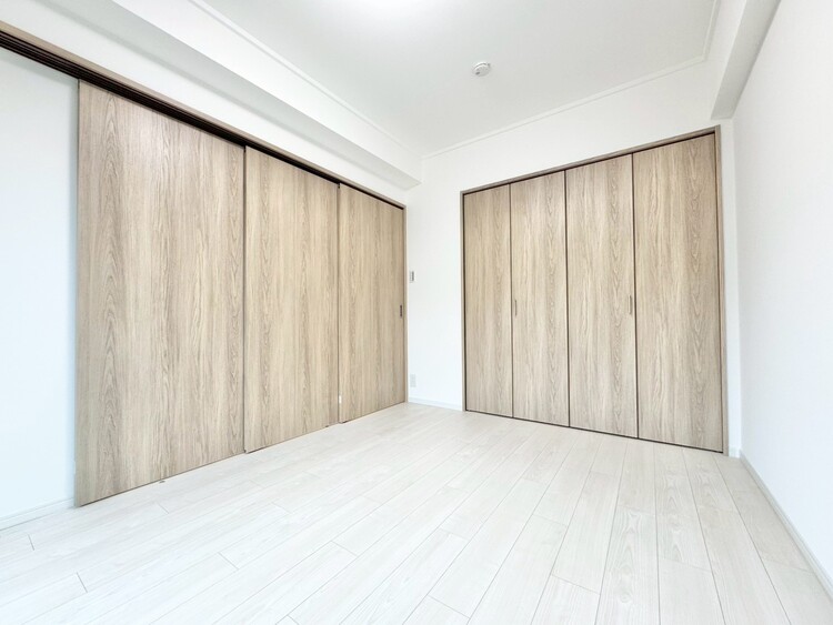 寝室 ベッドも十分に設置するスペースがあります。