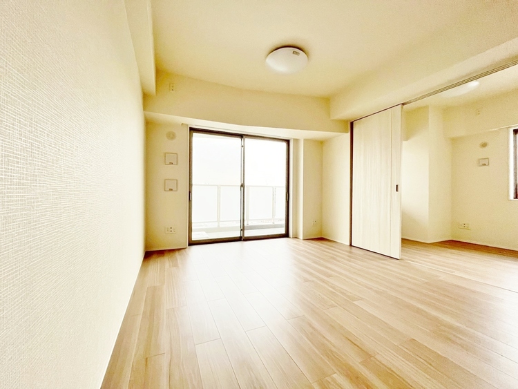 居間 居心地の良い空気感は、暮らしのステージを彩り、心からのやすらぎと満足感を与えてくれます。