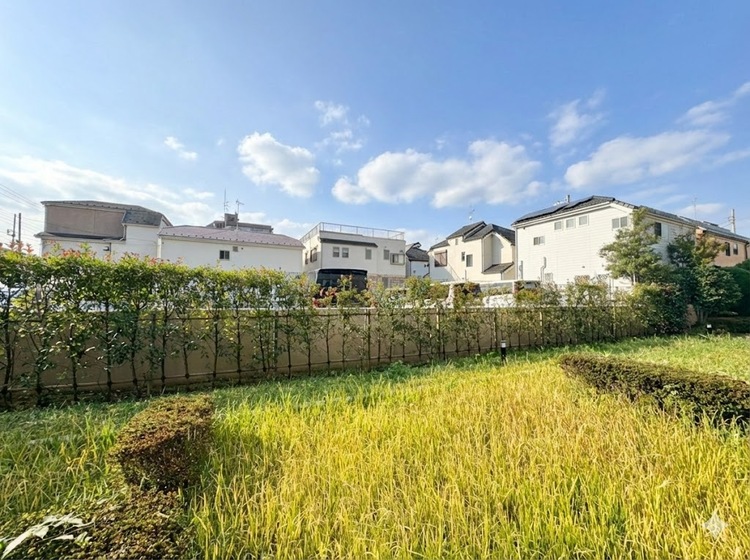 バルコニー 頬をなでる、優しい風を感じることが出来ます。