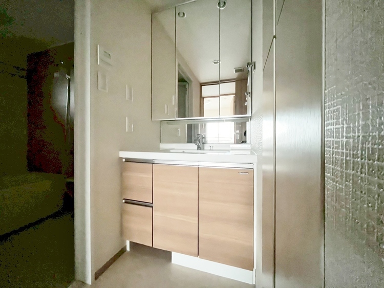 洗面 何かと物が増える場所だからこそ、スッキリと見映えの良い空間に。