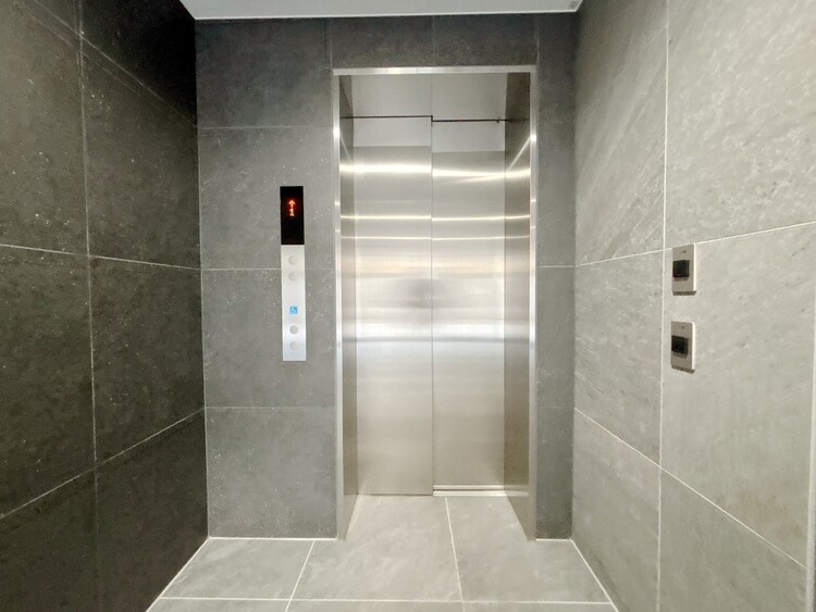 設備 エレベーターの管理も、きちんと行き届いてます。