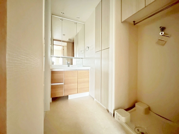 洗面 清潔感と心地よさを重視した、上質感漂うパウダールーム。