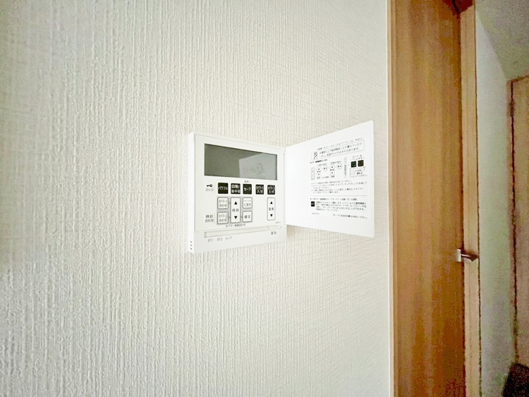 設備 床暖房が設置されています。床から温めることによってポカポカと暖かい空間になります。