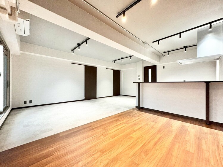 居間 飾り過ぎないシンプルな内装と偏り過ぎないデザインで統一しました。