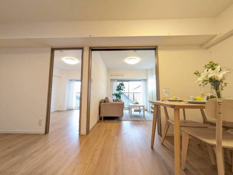 居間 居心地の良い空気感は、暮らしのステージを彩り、心からのやすらぎと満足感を与えてくれます。