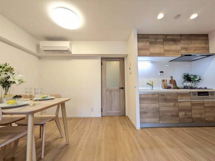 居間 快適に過ごす毎日を求めて、暮らしの中でご自身の「マイホーム」に創り上げてください。