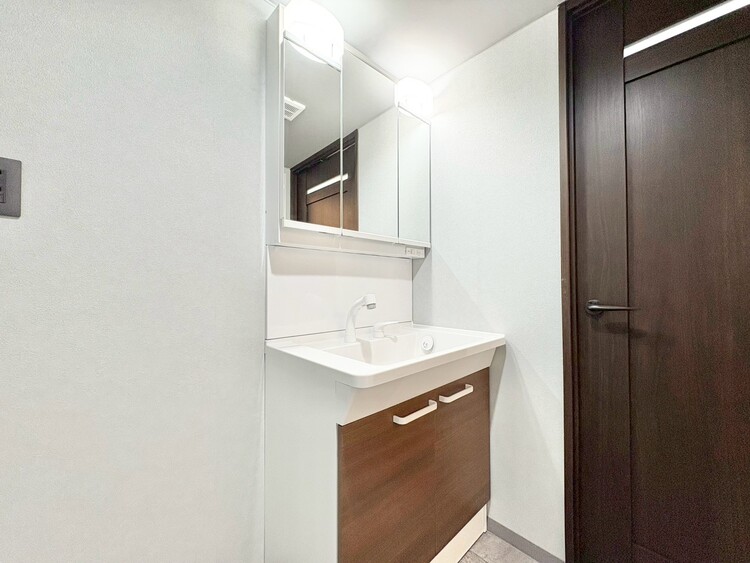 洗面 何かと物が増える場所だからこそ、スッキリと見映えの良い空間に。