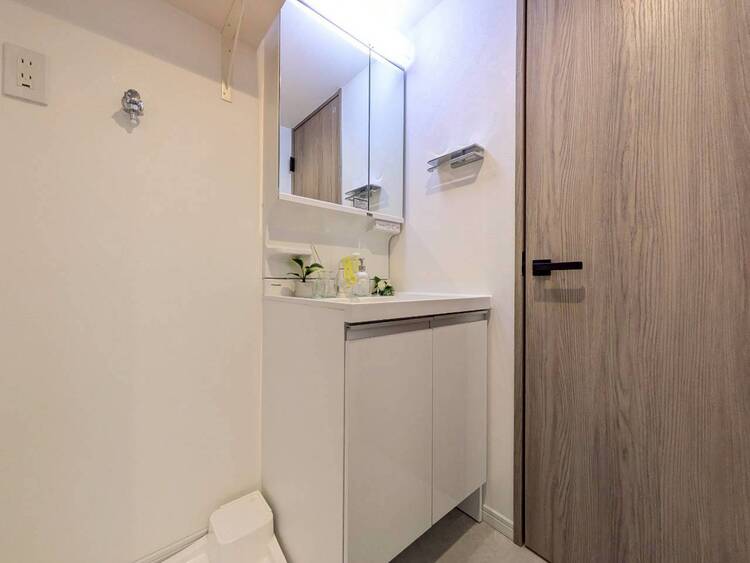 洗面 何かと物が増える場所だからこそ、スッキリと見映えの良い空間に。