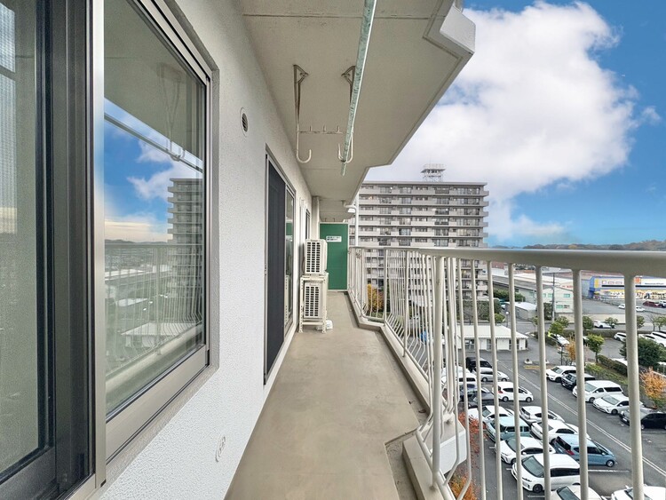 バルコニー 暮らしの中で、光と風を演出してくれるバルコニー。