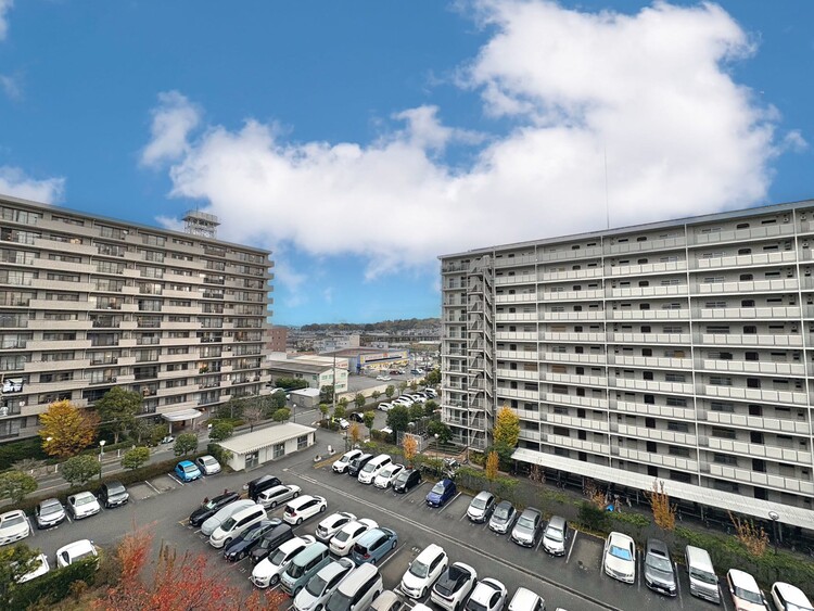 バルコニー 窓を開けると広がる青空。心をリフレッシュして日々を過ごしていきましょう。